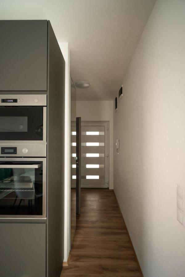 Apartman ~ Roof Terrace/ac/indoor Parking